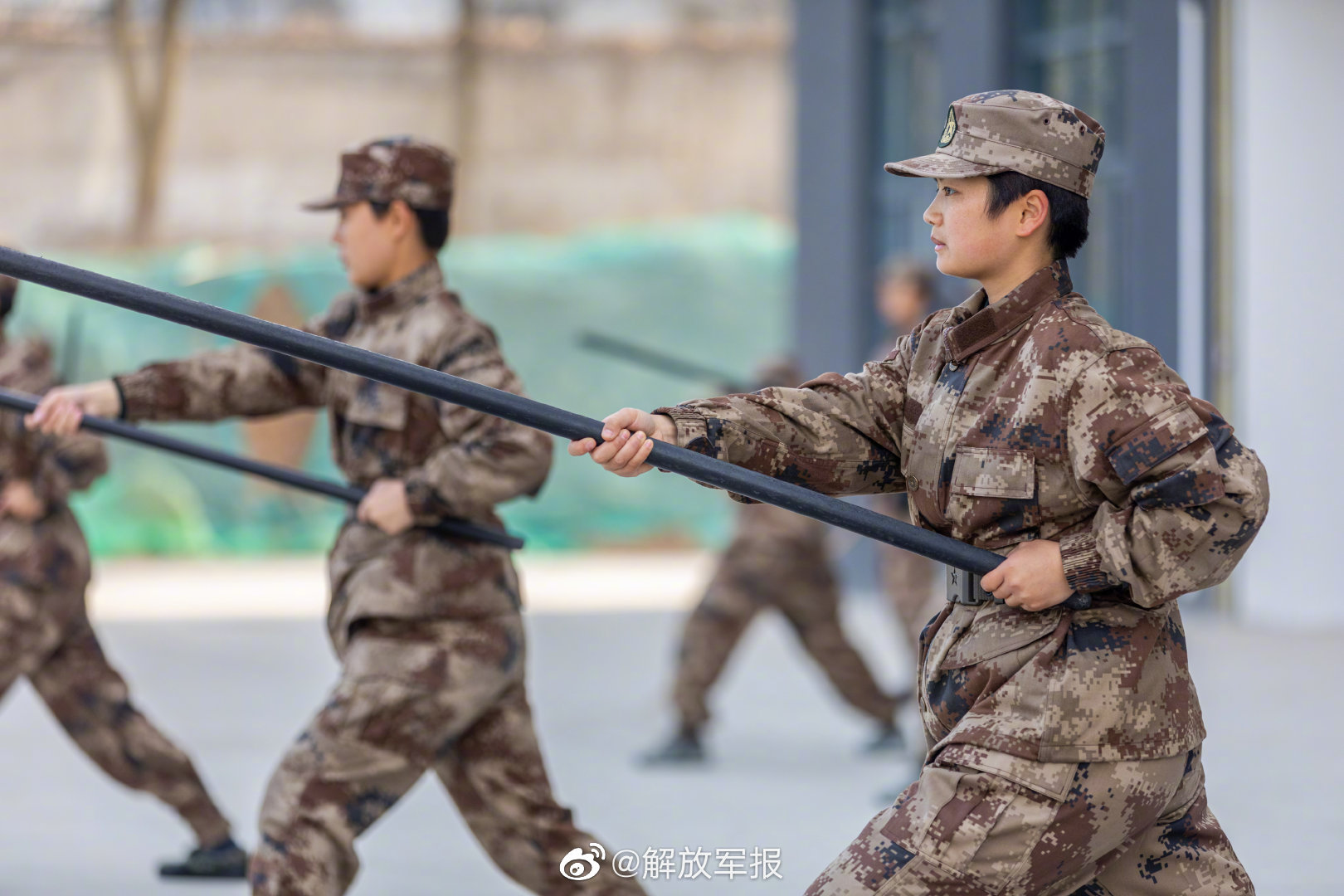 飒戳图看新兵团女兵训练