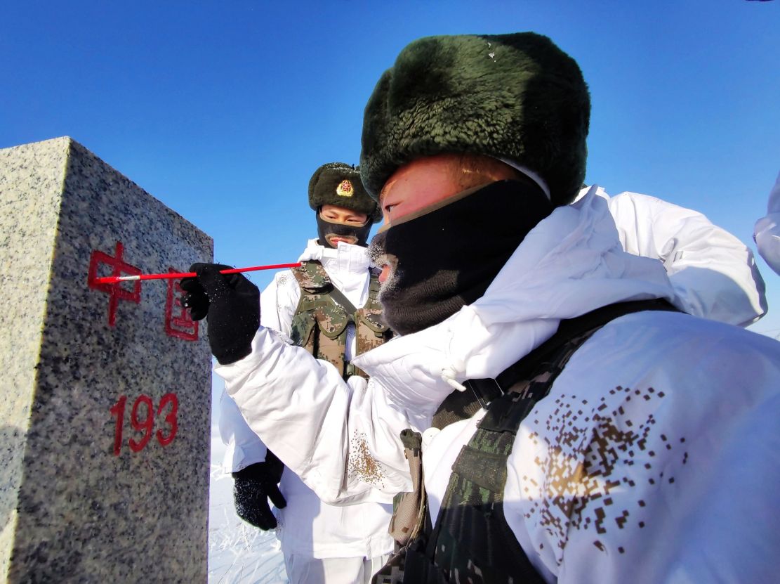 高原雪边关景家国情