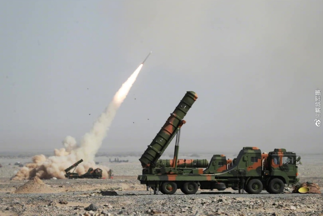 火力之美看导弹发射震撼瞬间