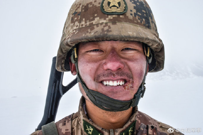 一组照片走近边防军人