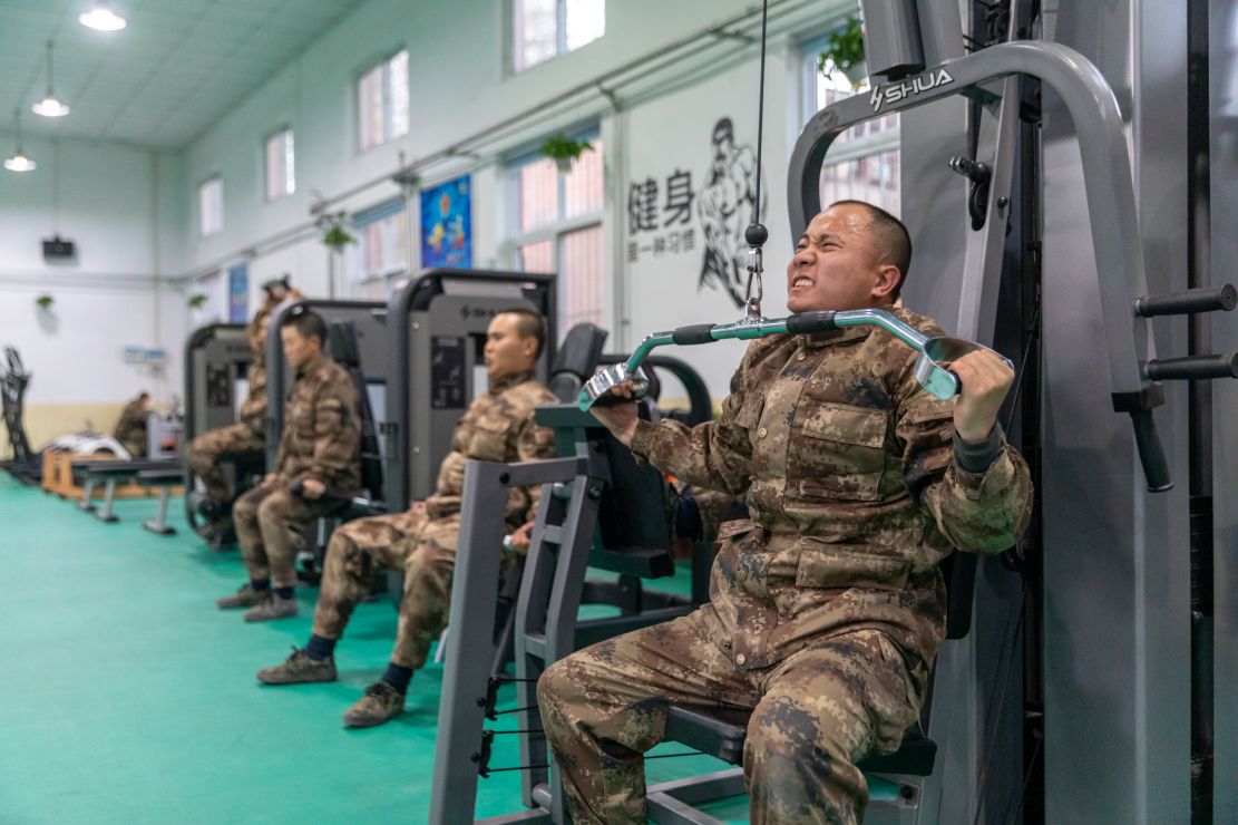 新兵的周末有点忙军营既有严明纪律也有欢声笑语