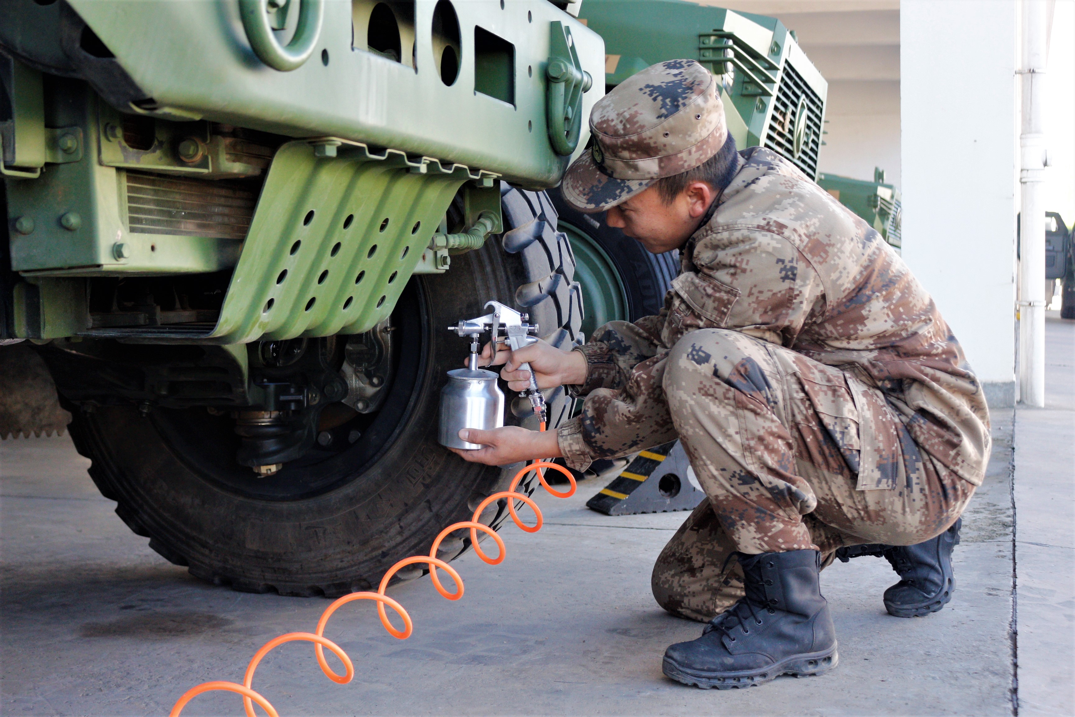 看过来兵哥哥带你体验沉浸式装备保养