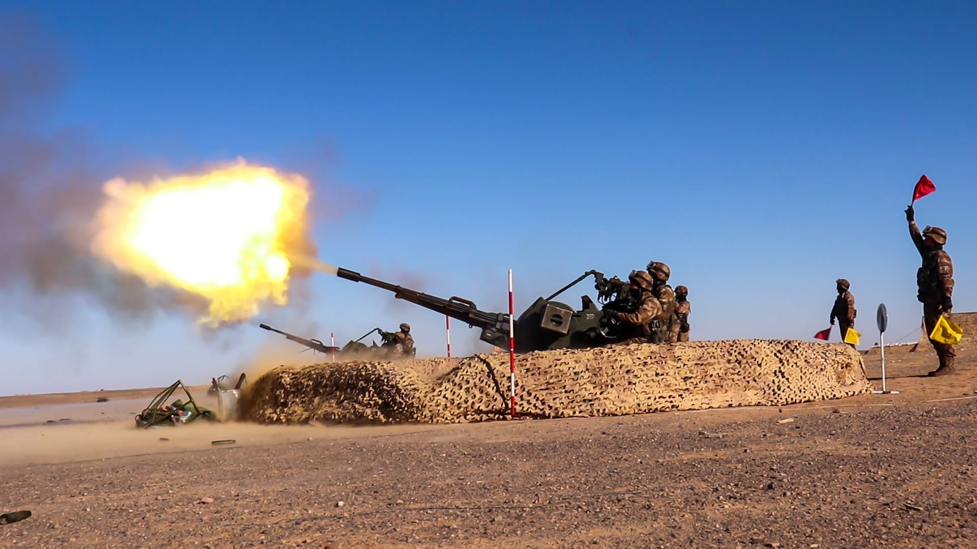 对来犯"敌"机实施精准打击