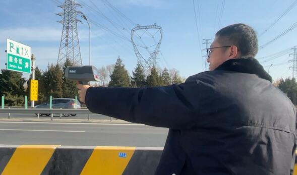 【爱在城市】公交安全员：奔波在路上的“守护者”