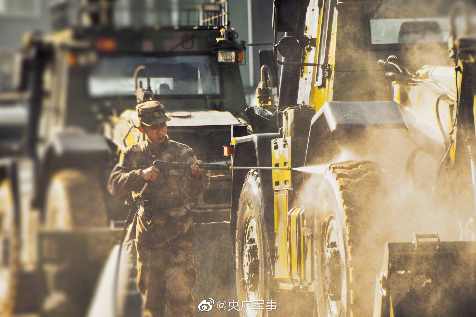 换季保养第80集团军给武器装备做spa