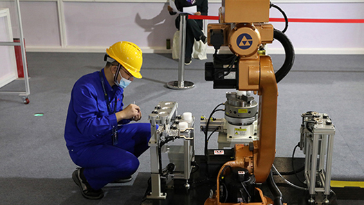 【六中全会精神在基层】“一切围绕产业工人转”