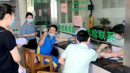 上海平凉路街道总工会为823名灵活就业人员送上健康礼包