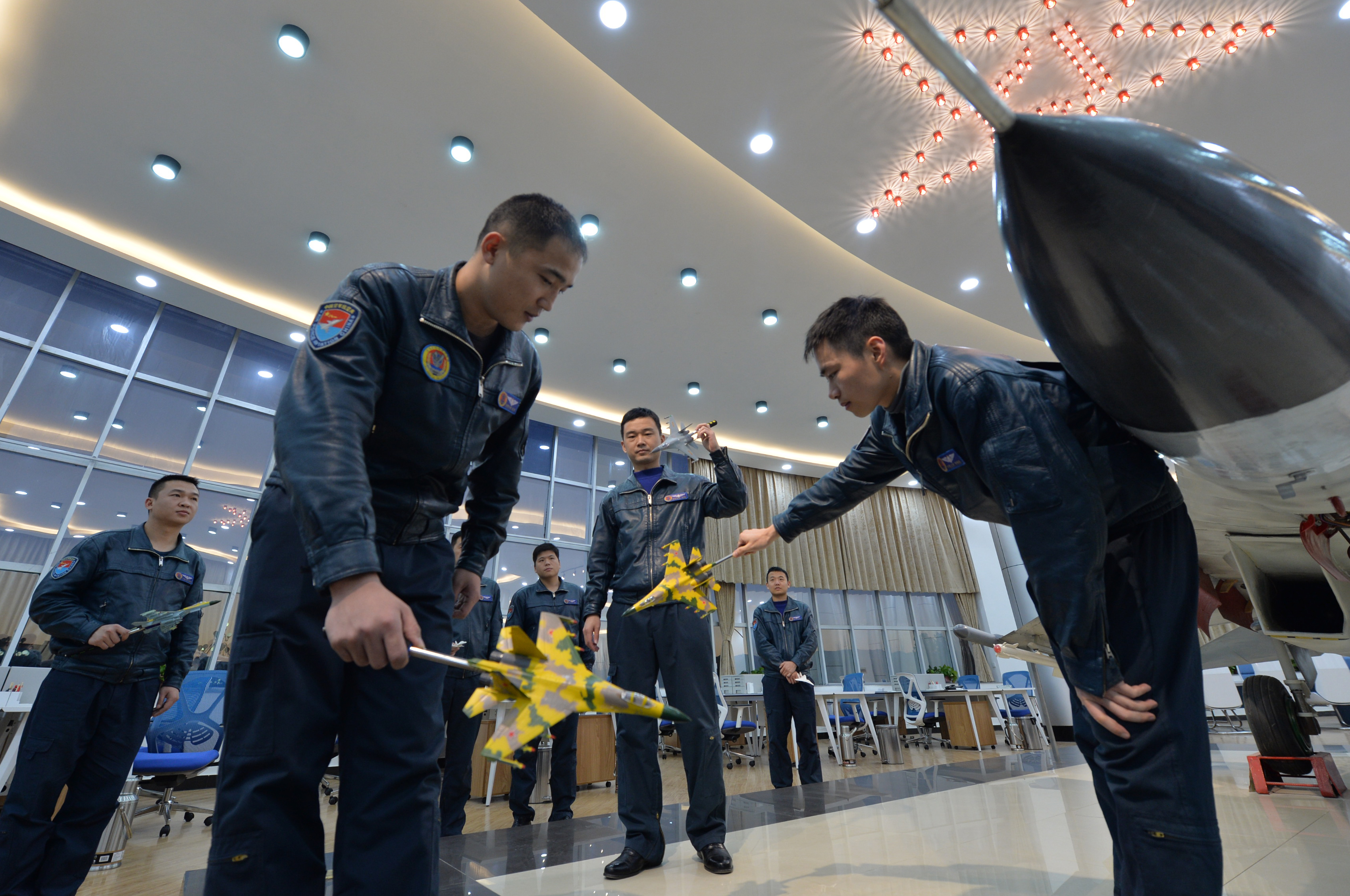 战鹰对阵啸长空空军航空兵某旅空战对抗训练影像