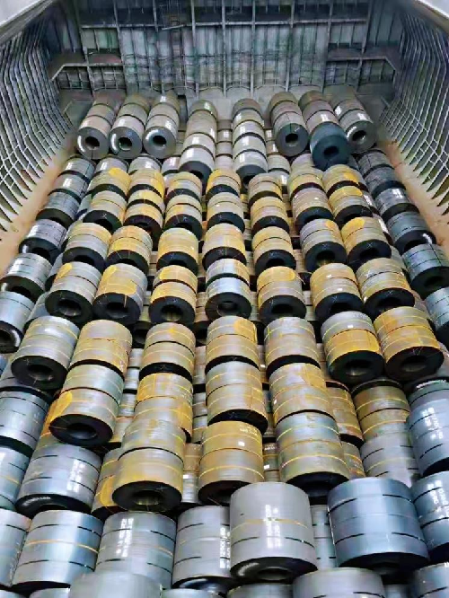 新年开工忙热轧卷板顺利到港