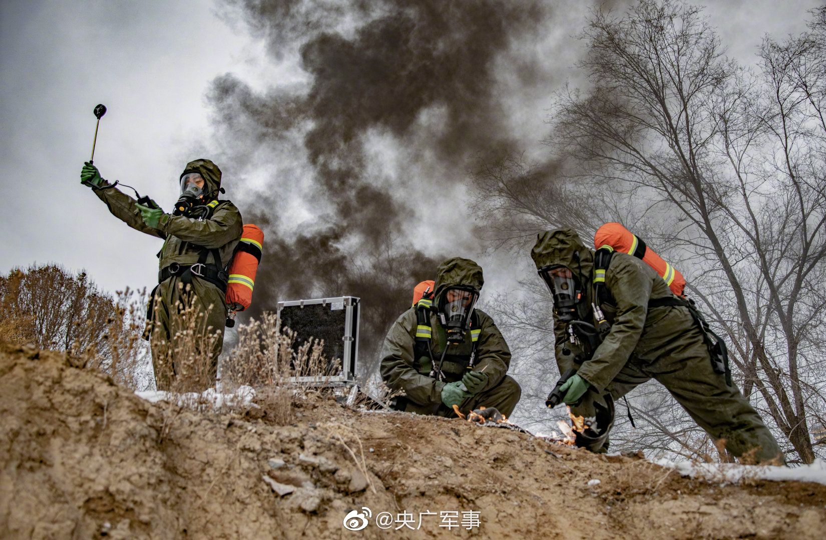 毒圈来袭直击武警防化兵硬核跑毒现场