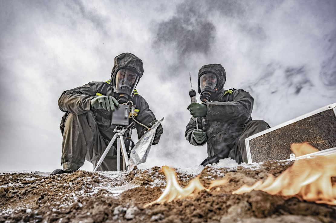 新年开训直击武警防化兵实战化应急演练现场