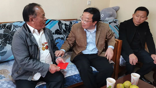 ����ʡ�ܹ��᣺˫������ů ο�ʴ�����