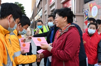 ����ʡ�ܹ��ᵽ��ɽ�ݿ�չ����ů�߷�ο�ʻ