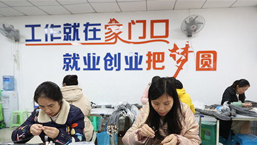 �������ڡ�����ů �������ж����ຣ���ر�ذ�������Ӱ������ְ��