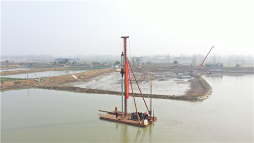 安徽天长市渔光互补光伏发电项目顺利完成首桩沉桩作业
