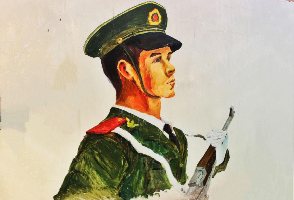 执勤点上的战地文化兵哥哥在高墙画画哨兵看了秒懂