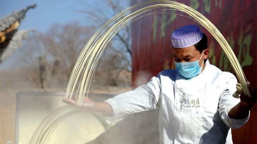 �´��߻���ح�ຣ���ڲ�ֵ�ġ�һ���桱����������������˺��·