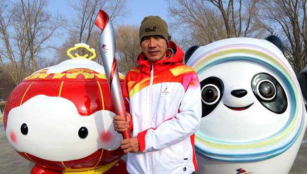 【职爱冬奥】新疆克拉玛依：火炬手家门口传递冬奥精神