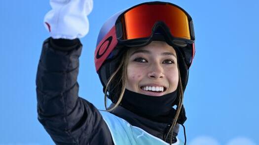 中国选手谷爱凌在北京冬奥会自由式滑雪女子大跳台决赛中夺得金牌