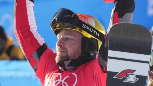 单板滑雪|奥地利选手获得男子平行大回转金牌