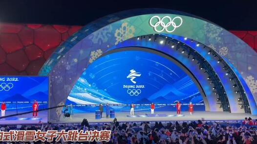 北京赛区颁奖广场再次上演“中国时刻”，一晚奏响两次国歌！