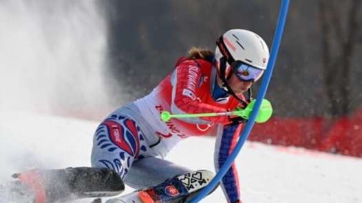 斯洛伐克选手弗尔霍娃获得高山滑雪女子回转金牌