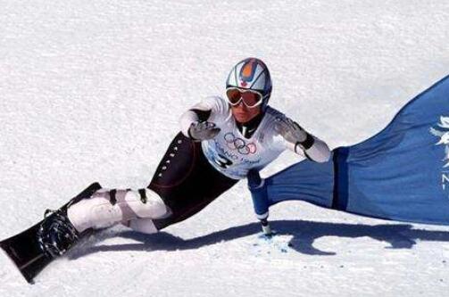 日本选手获得单板滑雪男子U型场地技巧金牌