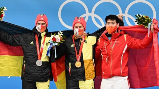 男子钢架雪车：中国选手闫文港夺得铜牌