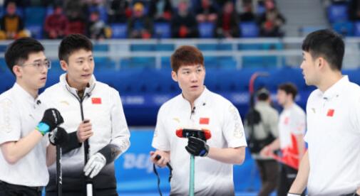 男子冰壶循环赛第5轮：中国队战胜意大利队，收获两连胜