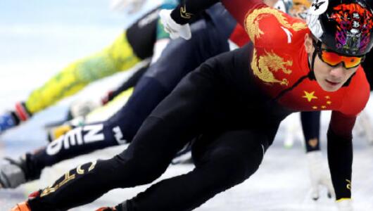 【冬奥进行时】短道速滑男子500米1/4决赛：中国选手武大靖晋级半决赛