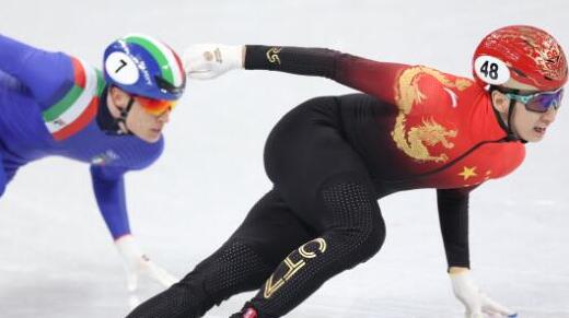 【冬奥进行时】短道速滑男子500半决赛：中国选手武大靖晋级B组决赛