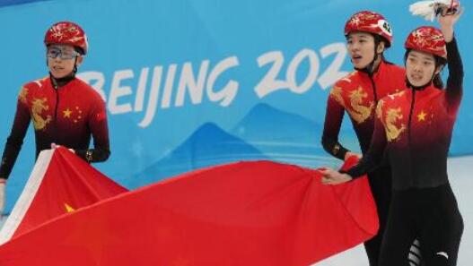 中国队获得短道速滑女子3000米接力铜牌