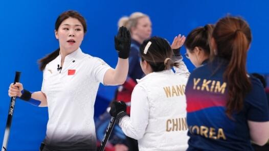 冰壶女子循环赛：中国队胜韩国队