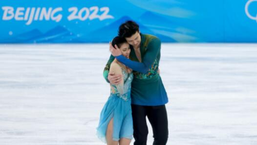 高甜！带你看北京冬奥花样滑冰赛场上的“甜蜜时刻”