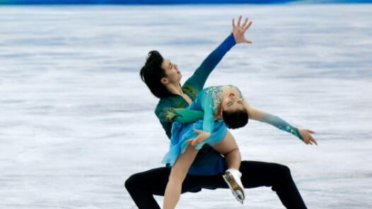 柳鑫宇为完成单手托举手里打了11根钢钉