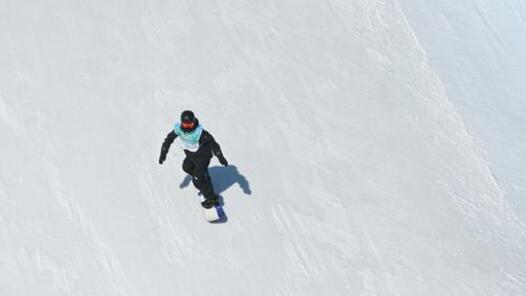 中国选手荣格成功晋级单板滑雪女子大跳台决赛