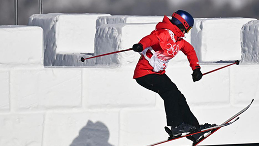 自由式滑雪女子坡面障碍技巧资格赛：谷爱凌晋级决赛
