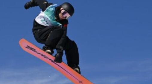 【冬奥进行时】中国选手苏翊鸣晋级单板滑雪男子大跳台决赛