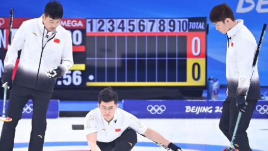 男子冰壶循环赛：中国队8-10加拿大队