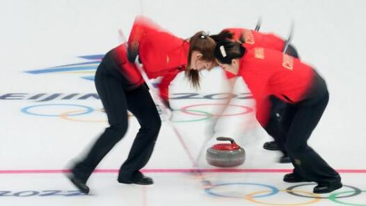 北京冬奥会女子冰壶循环赛：中国队8-4英国队