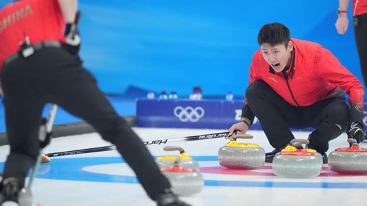 【冬奥进行时】男子冰壶循环赛 中国队6：5战胜瑞士队