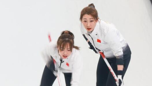 一日双胜 中国女子冰壶队保留四强希望