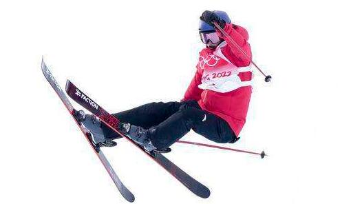 谷爱凌晋级自由式滑雪女子U型场地技巧决赛