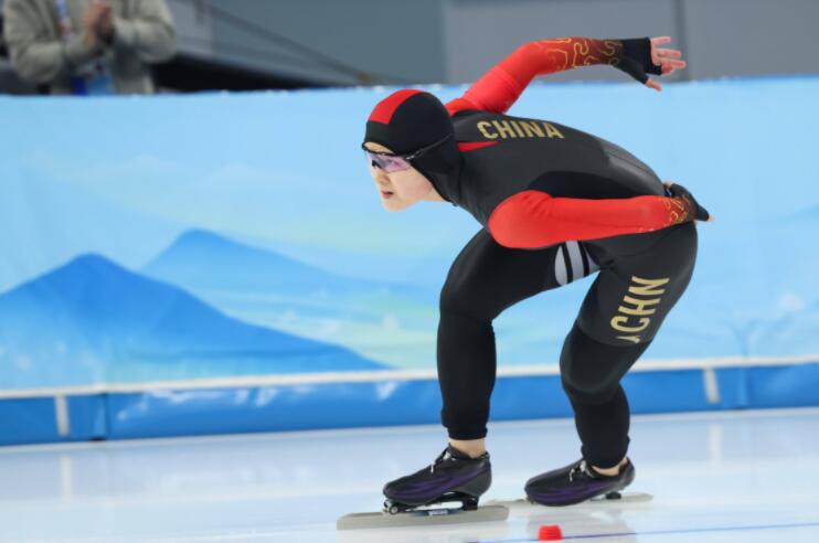 【冬奥进行时】速度滑冰女子1000米决赛 日本选手破奥运纪录夺金