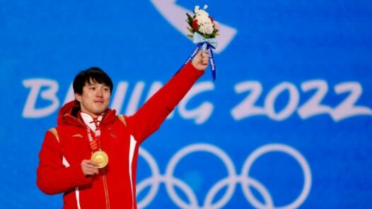 自由式滑雪男子空中技巧奖牌颁发仪式举行