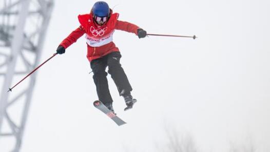 谷爱凌第一轮93.25分！自由式滑雪女子U型场地技巧决赛进行中