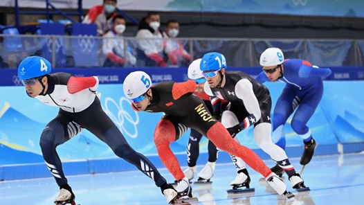【冬奥进行时】速度滑冰男子集体出发决赛 中国选手宁忠岩排名第12