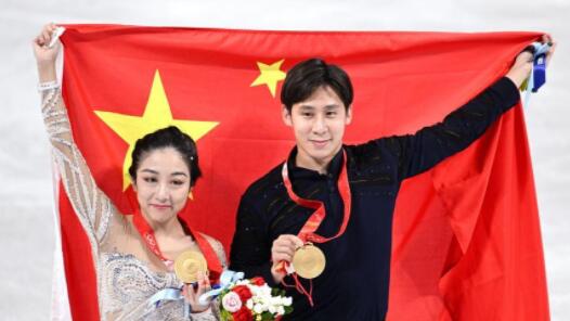 花样滑冰双人滑：中国选手隋文静/韩聪夺冠