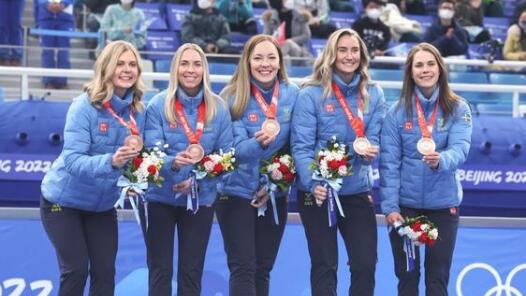 英国队获得女子冰壶金牌