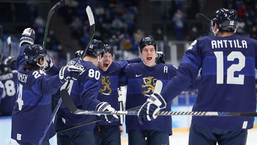 芬兰队获得男子冰球金牌